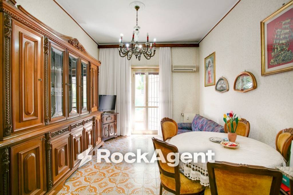 Salone - Four-room apartment via Pietro D'Assisi, 5, Roma - photo 2