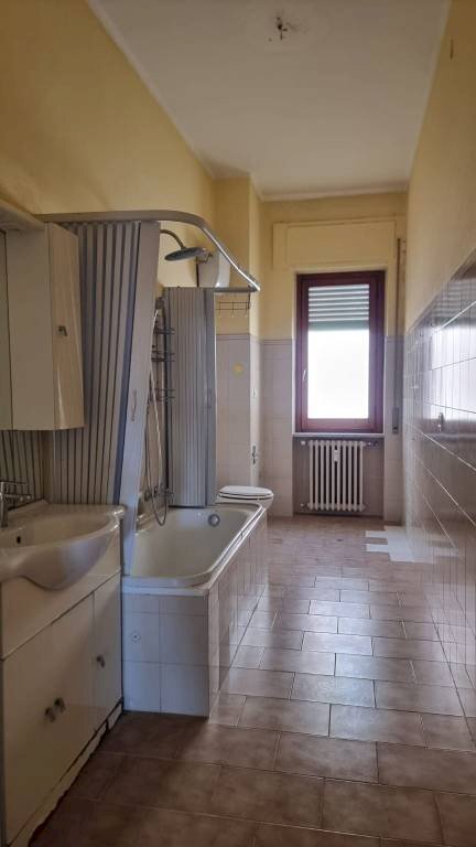 Bagno - Appartamento via dei Peligni, L'Aquila - foto 2