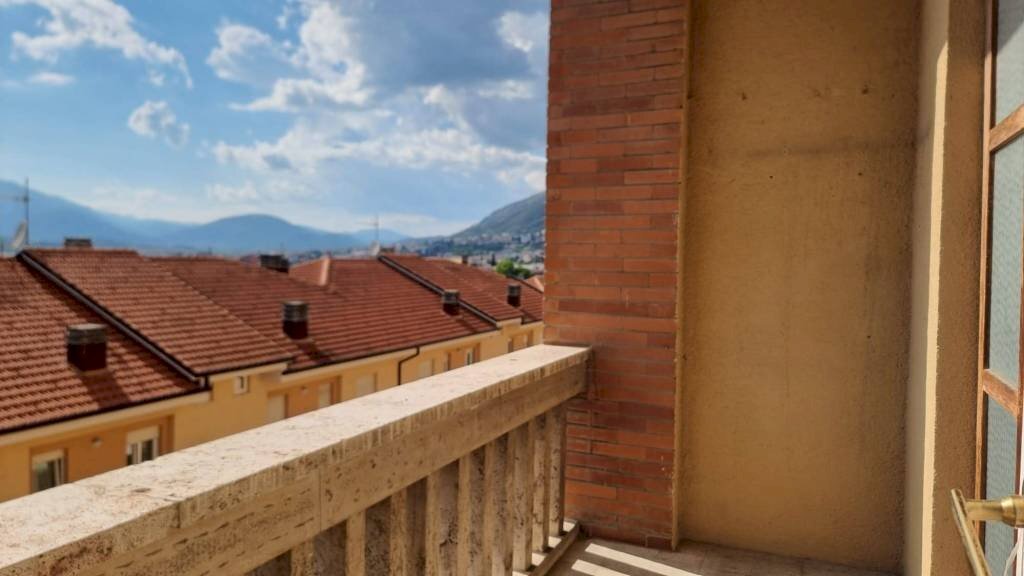 Balcone - Appartamento via dei Peligni, L'Aquila - foto 3