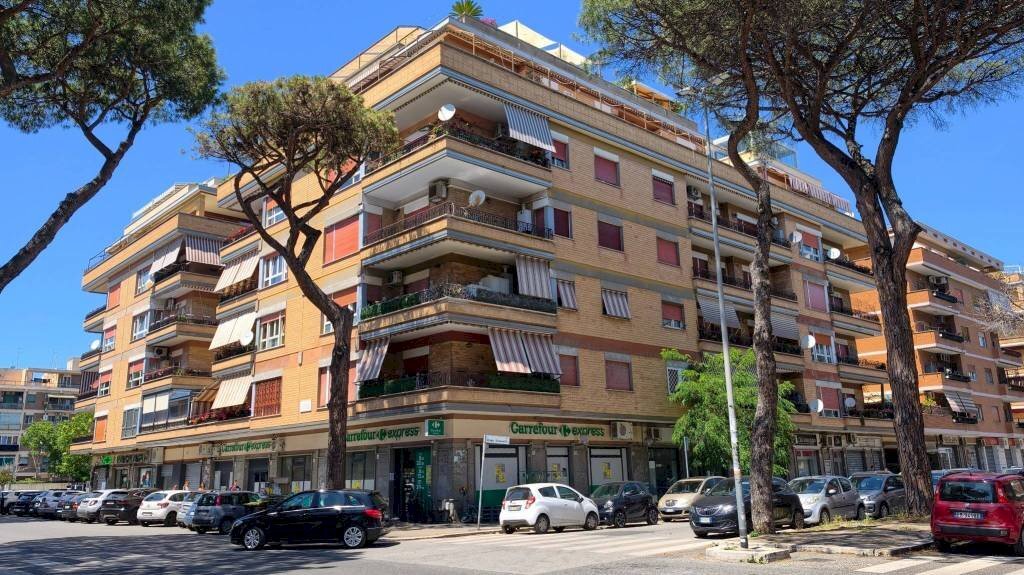 Facciata - Appartamento via Diego Simonetti, Roma (zona Lido di Ostia) - foto 2