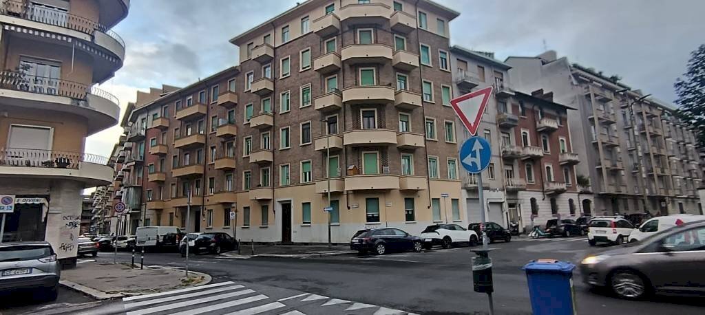 Two-room apartment Torino (neighborhood Parella) - photo 1