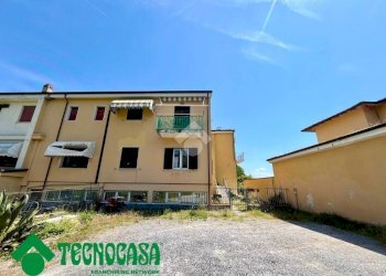 Four-room apartment Viale XXV aprile, Ameglia - photo 1
