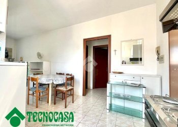 Four-room apartment Viale XXV aprile, Ameglia - photo 2