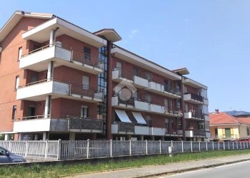 Two-room apartment Via Giuseppe Giacosa, Piossasco - photo 1