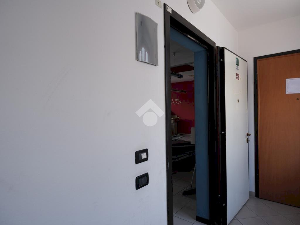 Office Via Togliatti, Bologna (neighborhood Borgo Panigale) - photo 2