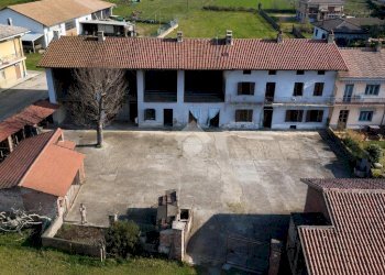 Semi-detached house Via Lago, Alice Castello - photo 1