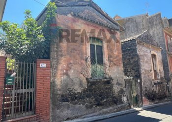 Casa all\'aperto - Casa indipendente Via Vincenzo Bellini
 
49, Motta Sant'Anastasia - foto 1