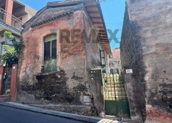 Casa all\'aperto - Casa indipendente Via Vincenzo Bellini
 
49, Motta Sant'Anastasia - foto 2