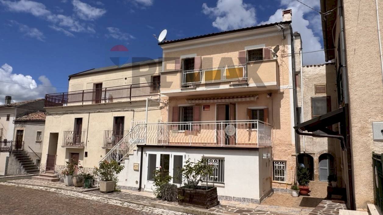 Edificio all\'aperto - Casa semi indipendente Via Mazzini
 
59, Collepietro - foto 1
