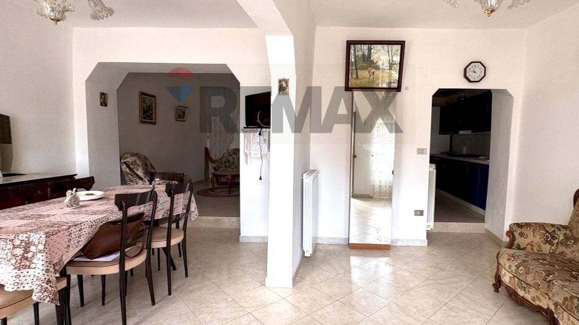 Sala da pranzo - Casa semi indipendente Via Mazzini
59, Collepietro - foto 3