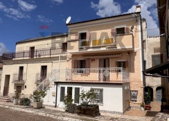 Edificio all\'aperto - Casa semi indipendente Via Mazzini
59, Collepietro - foto 1