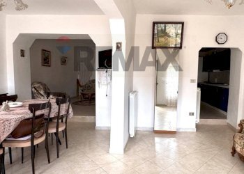Sala da pranzo - Casa semi indipendente Via Mazzini
59, Collepietro - foto 3