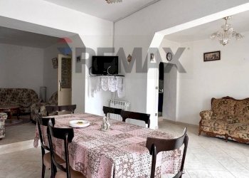 Sala da pranzo - Casa semi indipendente Via Mazzini
59, Collepietro - foto 5