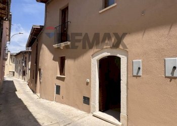 Edificio all\'aperto - Casa semi indipendente via Centrale
 
21, L'Aquila - foto 2