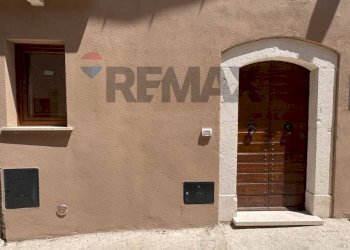 Edificio all\'aperto - Casa semi indipendente via Centrale
 
21, L'Aquila - foto 3