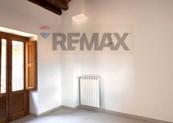 Camera matrimoniale - Casa semi indipendente via Centrale
 
21, L'Aquila - foto 9
