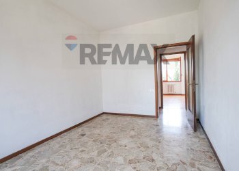 Camera con pavimento in marmo - Appartamento Via Quarenghi
 
58, Bergamo - foto 20