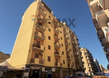 Edificio all\'aperto - Appartamento Via Mendola
 
125, Palermo - foto 1