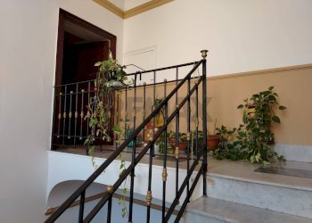 Scale - Independent house via Gesù e Maria
 
22, Carini - photo 29