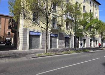 Facciata - Negozio via Varesina, 55, Milano (zona Villapizzone) - foto 5