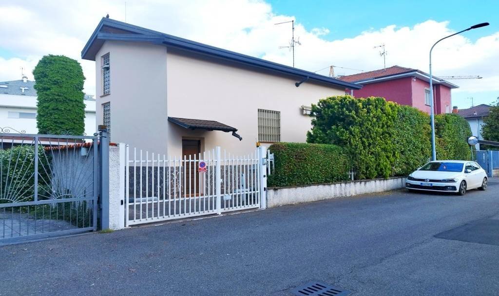 Facciata - Villa via Francesco Petrarca, 43, Rho - foto 1