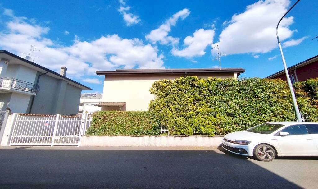 Zona - Villa via Francesco Petrarca, 43, Rho - foto 1