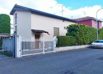 Facciata - Villa via Francesco Petrarca, 43, Rho - photo 1
