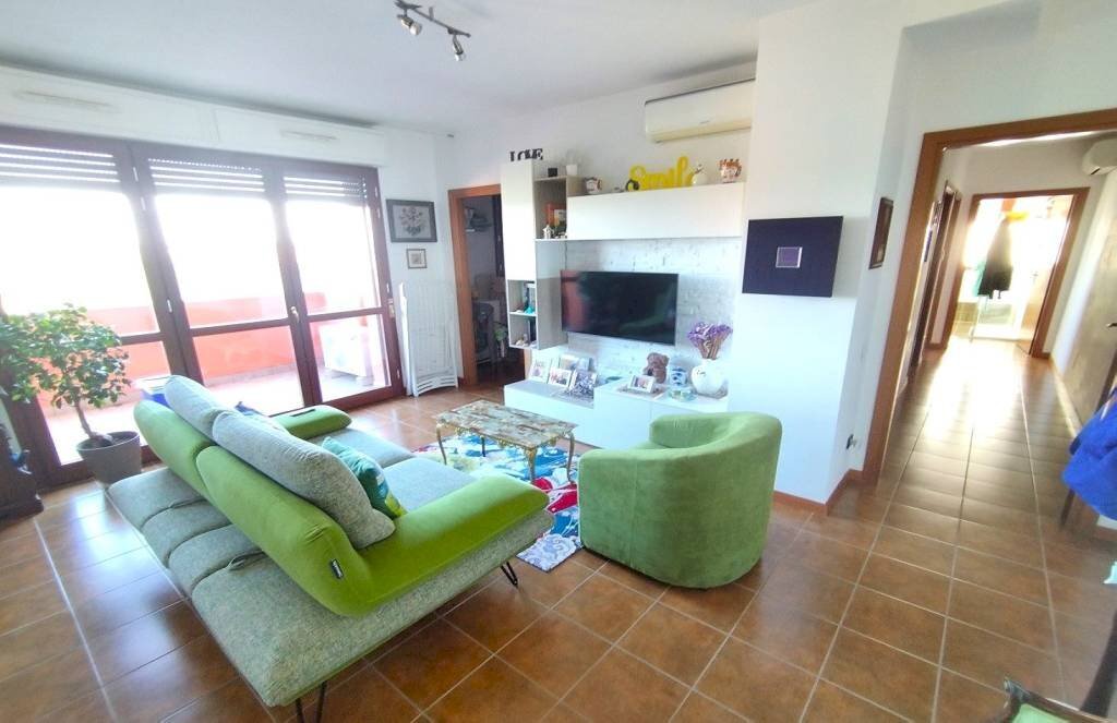 Salone - Appartamento via Arona, Rho - foto 1