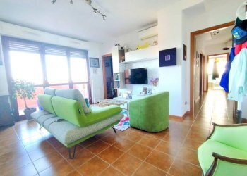 Salone - Four-room apartment via Arona, Rho - photo 15