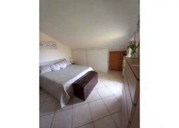 Camera da letto - Three-room apartment via Silvio Bonfante, 30, Albenga - photo 26