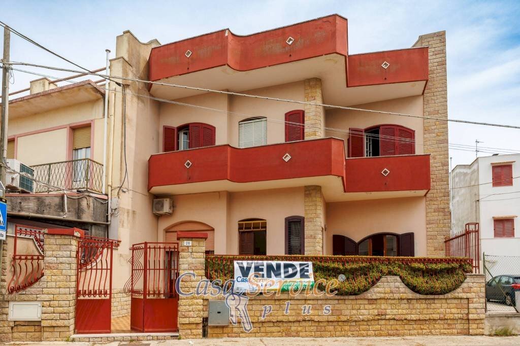 Facciata - Casa indipendente corso Cesare Vergine, Tuglie - foto 1