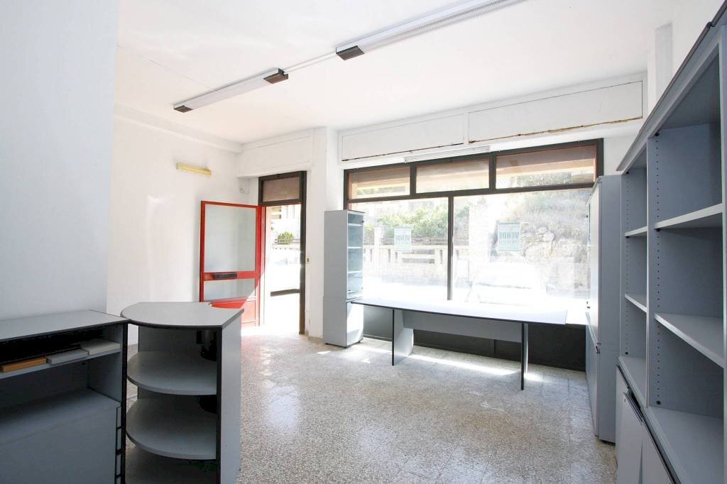 Dettagli - Negozio via Roma, Matino - foto 1