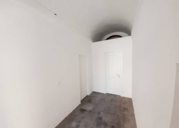 Stanza non arredata - Negozio via de' Fusari, Bologna (zona Centro Storico) - foto 6