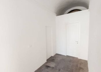 Stanza non arredata - Negozio via de' Fusari, Bologna (zona Centro Storico) - foto 7