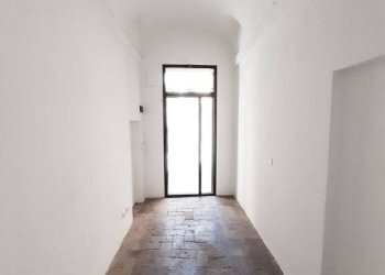 Stanza non arredata - Negozio via de' Fusari, Bologna (zona Centro Storico) - foto 9