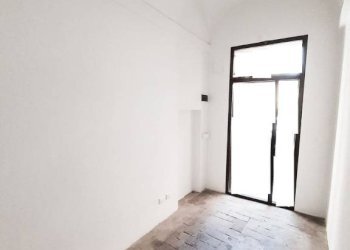 Interno non residenziale - Negozio via de' Fusari, Bologna (zona Centro Storico) - foto 11