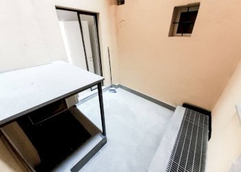 Interno palazzo - Negozio via de' Fusari, Bologna (zona Centro Storico) - foto 14