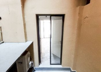 Interno palazzo - Negozio via de' Fusari, Bologna (zona Centro Storico) - foto 15