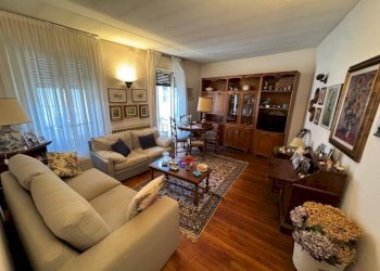 Salone - Appartamento via Giuseppe Mazzini, 11, Taino - foto 1