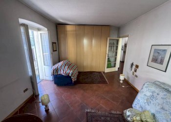 Camera da letto - Appartamento via Giuseppe Mazzini, 11, Taino - foto 7