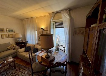 Salone - Appartamento via Giuseppe Mazzini, 11, Taino - foto 8