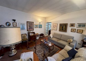 Salone - Appartamento via Giuseppe Mazzini, 11, Taino - foto 9