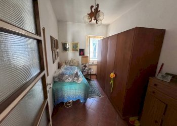 Camera da letto - Appartamento via Giuseppe Mazzini, 11, Taino - foto 11