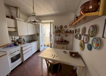 Cucina - Appartamento via Giuseppe Mazzini, 11, Taino - foto 13