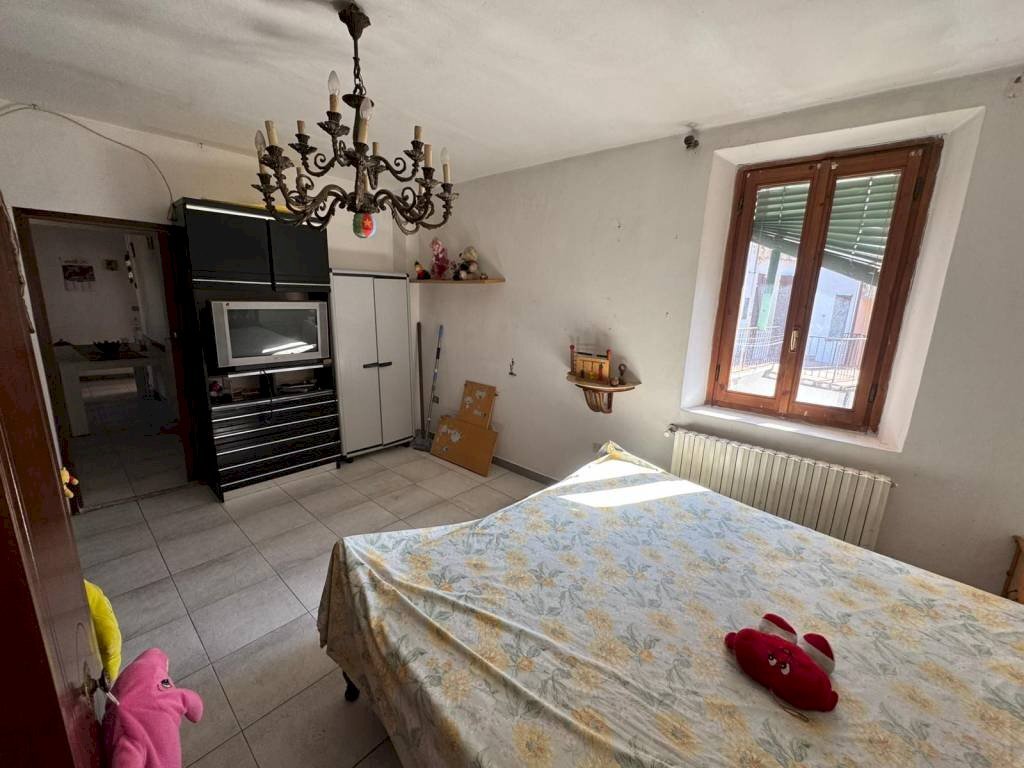 Camera da letto - Appartamento via Giuseppe Mazzini, 11, Taino - foto 3