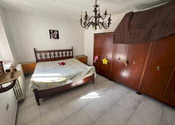 Camera da letto - Two-room apartment via Giuseppe Mazzini, 11, Taino - photo 2