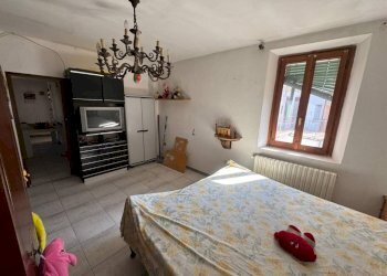 Camera da letto - Two-room apartment via Giuseppe Mazzini, 11, Taino - photo 3