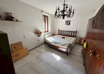 Camera da letto - Two-room apartment via Giuseppe Mazzini, 11, Taino - photo 6