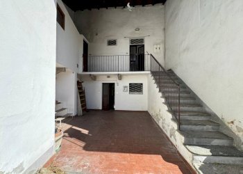 Interno palazzo - Two-room apartment via Giuseppe Mazzini, 11, Taino - photo 9