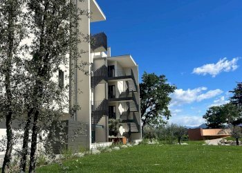 Facciata - Three-room apartment via Generale Antonio Cantore, Varese - photo 4
